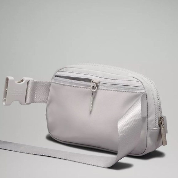๐ Last One ๐ NWT Lululemon Belt Bag - Picture 4 of 10